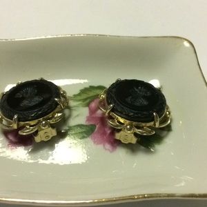 Vintage White & Davis clip earring